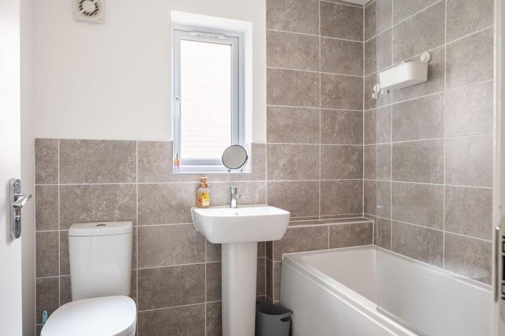 Cosy 3 Bed Near Beaches, Cardiff & Brecon Beacons Coity Екстер'єр фото